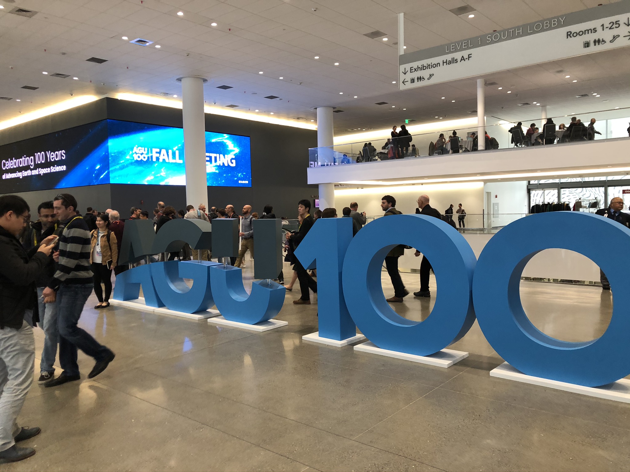 100周年記念モニュメント