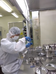 観測装置開発中の様子